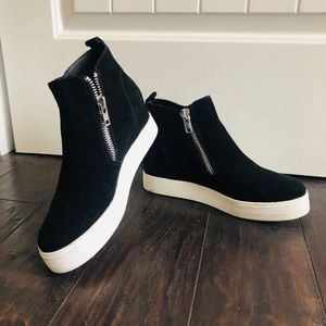 Wedge shoes with zipper detail